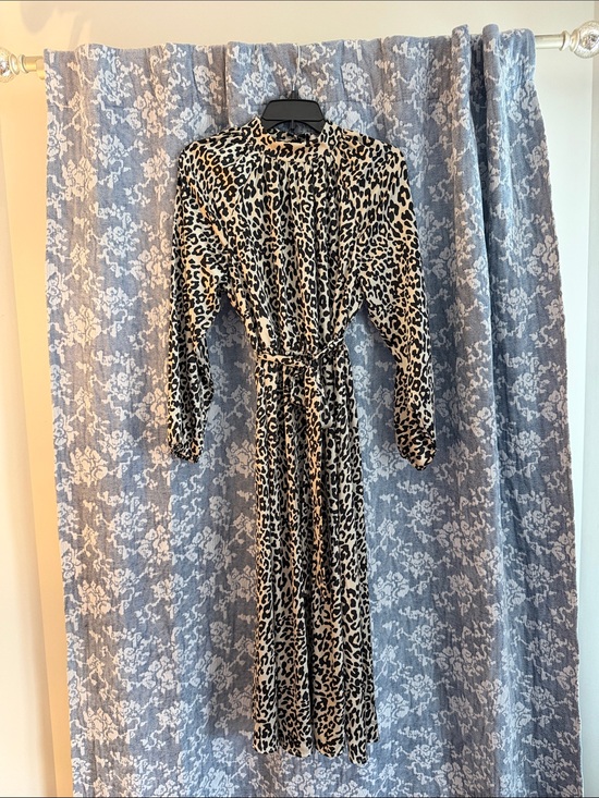 LOFT Dresses & Skirts - LOFT Leopard Print Long Sleeve Midi Dress - Black & Cream